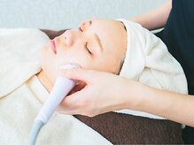 ニキビ研究所 浦和店/超音波で汚れを浮かせます