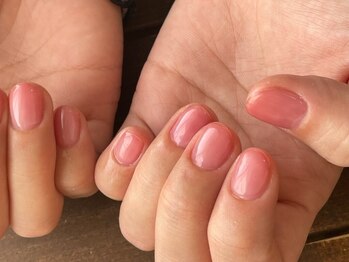 アメイロネイル(アメイロ_nail.)の写真/ちゅるんとした透明感に癒やされて◎短い爪に映えるアートで美フォルムな指先