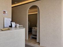 ハク ハナレ(HAKU)の雰囲気(店内は明るく開放的です)