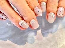 ネイルサロン イントゥ(into_)/定額　ドットネイル　ラメ