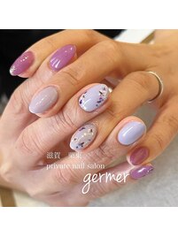 ドライフラワーを使った紫ネイル