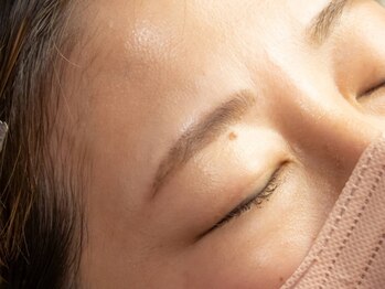 ポンヌ(ponne.)の写真/【骨格黄金比でつくる垢抜け美眉】お客様の骨格や目の形に合わせて似合う眉毛をデザイン♪一気に垢抜け◎