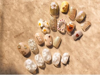 シルニー リム(Silny rim)/アシンメトリーニュアンスネイル