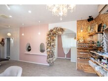 スーリール(sourire)/明るい店内