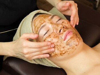 シミ・しわ・毛穴改善サロン PONO荻窪《毛穴/ハーブピーリング/シミ改善/LAESSE》の写真/【荻窪エステ】最新光フェイシャル、エクソソーム…大人女性の毛穴、肌トラブルのケアに◎完全コミット!