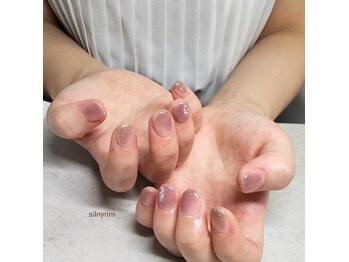 シルニー リム(Silny rim)/アシンメトリーニュアンスネイル