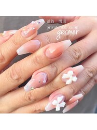 チークネイルに白リボン！