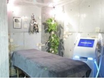 サロン ド ミリアム(salon de Miriam)の写真/脱毛しながらヒト幹細胞とイオン導入できるからムダ毛処理に加えて美肌ケアも◎ワンランク上の施術をご提供