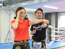 スターライト 上石神井ジムの雰囲気（パンチの打ち方を指導します）