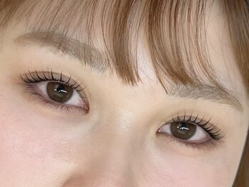 ダブリュービー(WB)の写真/低ダメージ×スピーディ×ハイクオリティ◎30種類以上の似合わせまつげパーマですっぴん力UP!!パリエクも◎