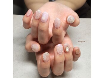 シルニー リム(Silny rim)/アシンメトリーニュアンスネイル