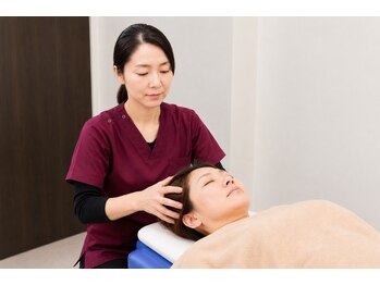 城下町長府整骨院【整体/フェイシャル/もみほぐし/リンパマッサージ/ヘッドスパ】の写真/PCやスマホで酷使した目に。重たい頭も視界もパッと明るくクリアに！