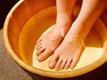 癒の間ゆるり 赤羽店の雰囲気（施術前の足浴サービスでぽかぽか！）