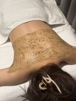 シェリーミル(Cherie Miru)/---背中のハーブピーリング---