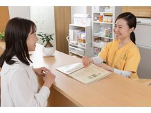ファミリーカイロプラクティック 三鷹院/受付専門のスタッフがおります