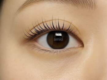 アミオ(amio)の写真/忙しい毎日でも輝く目元へ♪まつげ1本1本を技術で叶える【束感まつげ】が自然な立体感を引き出します！