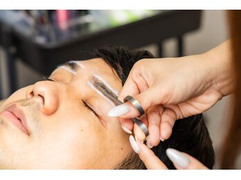 眉毛の匠/大人の落ち着きと凛々しさを纏う