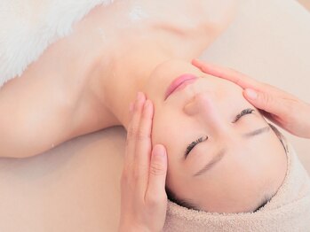 ケアズ(CARES)/おでこがツヤツヤに