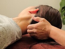 リフレ江坂 吉田カイロプラクティック ラボの雰囲気(デスクワークの方は肩部だけでなく首・後頭部に疲労がたまります)