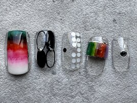 カラフル個性派ネイル