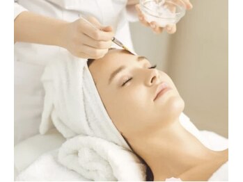 ユニブロウ 梅田北新地(UNI BROW)の写真/【北新地/眉毛サロン】アイブロウWAX+フルフェイスWAX脱毛¥7500/古い角質,産毛を取り除き,すっぴん美肌に★
