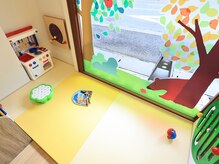 とも苦楽園接骨院の雰囲気（ボーネルンド社設計！お子さん連れで施術や産後矯正が可能♪）