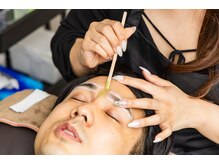 眉毛の匠/大人の落ち着きと凛々しさを纏う