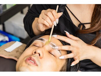 眉毛の匠/大人の落ち着きと凛々しさを纏う