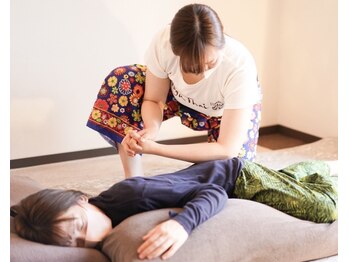 ホグタイ(Hogu Thai)の写真/苦しいうつ伏せなし!横寝のラクな体勢が人気♪デスクワークで硬くなったお尻まで丁寧にほぐして腰スッキリ!