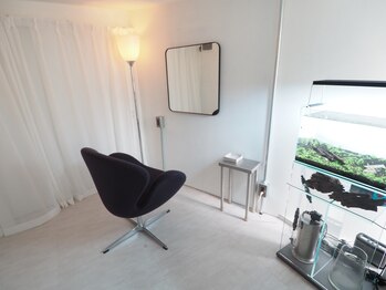 ホリデイハウス(Holiday haus)/白基調の落ち着く店内