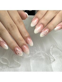 東海最大級ネイルサロン by レディスペネイル 名駅店/白グラネイル