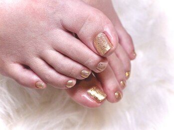 ショウネイル(show nail)/キラキラゴールドネイル