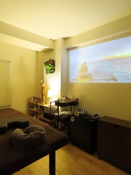 鍼灸屋 小久保拓郎/間接照明◎