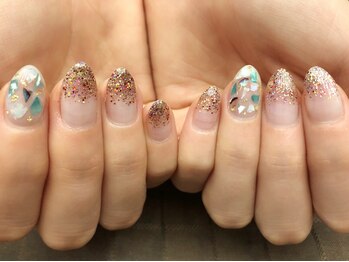 プラハネイル(+HER 美甲)/MIXラメ×シェル