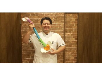 寝屋川駅前整骨院/背骨整体