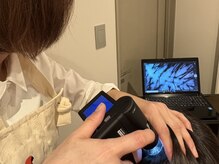 ヘッドソーマ リチャード(head soma Richard)の雰囲気（マイクロスコープで頭皮の色、毛穴の状態をチェック！）