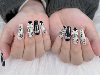 クイーンズ ネイル スタジオ(QUEENS NAIL STUDIO)/つけ放題/アート/長さ出し