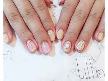 ネイルサロン ティフィン(tiffin)/summerスタッズネイル