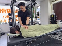 バナナフィットネスの雰囲気（当店でお客様に合わせたトレーニング前後の整体も可能です。）