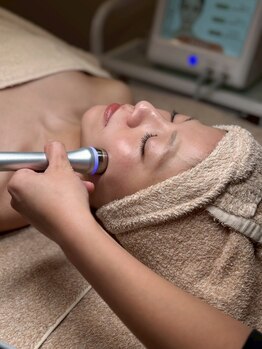 エミュ(emu)の写真/本気で悩める人必見。冬の乾燥やたるみをやさしくケア◎潤いを保ちながら若々しい印象を目指すリフトエステ