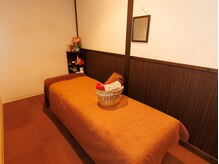 落ち着いた雰囲気の施術ルーム