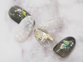 モノトーン×ニュアンスネイル