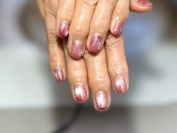 大人の可愛いクリスマスネイル