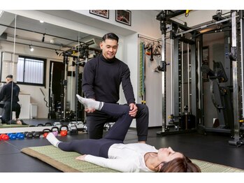 アレクシー 四日市店の写真/ピラティスではインナーマッスルを効果的に鍛え、正しい姿勢に！背中や腰の痛みの予防にもオススメ◎