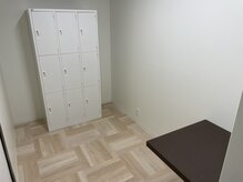 国府坂口整体院 イープラスフィットネスジム(E-PLUS Fitness Gym)/更衣室完備