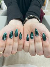 エン(En)/グリーン×ニュアンスネイル