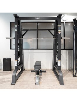 エボ パーソナルトレーニングジム 泉店(E.V.O)/全身トレーニングで引き締める