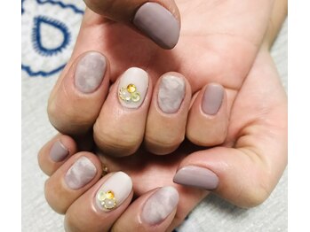 アールプラス(R+)/大理石ネイル＋マット仕上げ