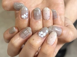 グレーチェックネイル