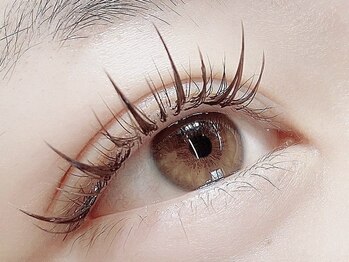 サードネイル 新宿店(3rd eye)の写真/【限定価格でパリジェンヌ¥4900→¥4400】上品でボリュームのある目元が得意♪高技術で持ちの良さも◎